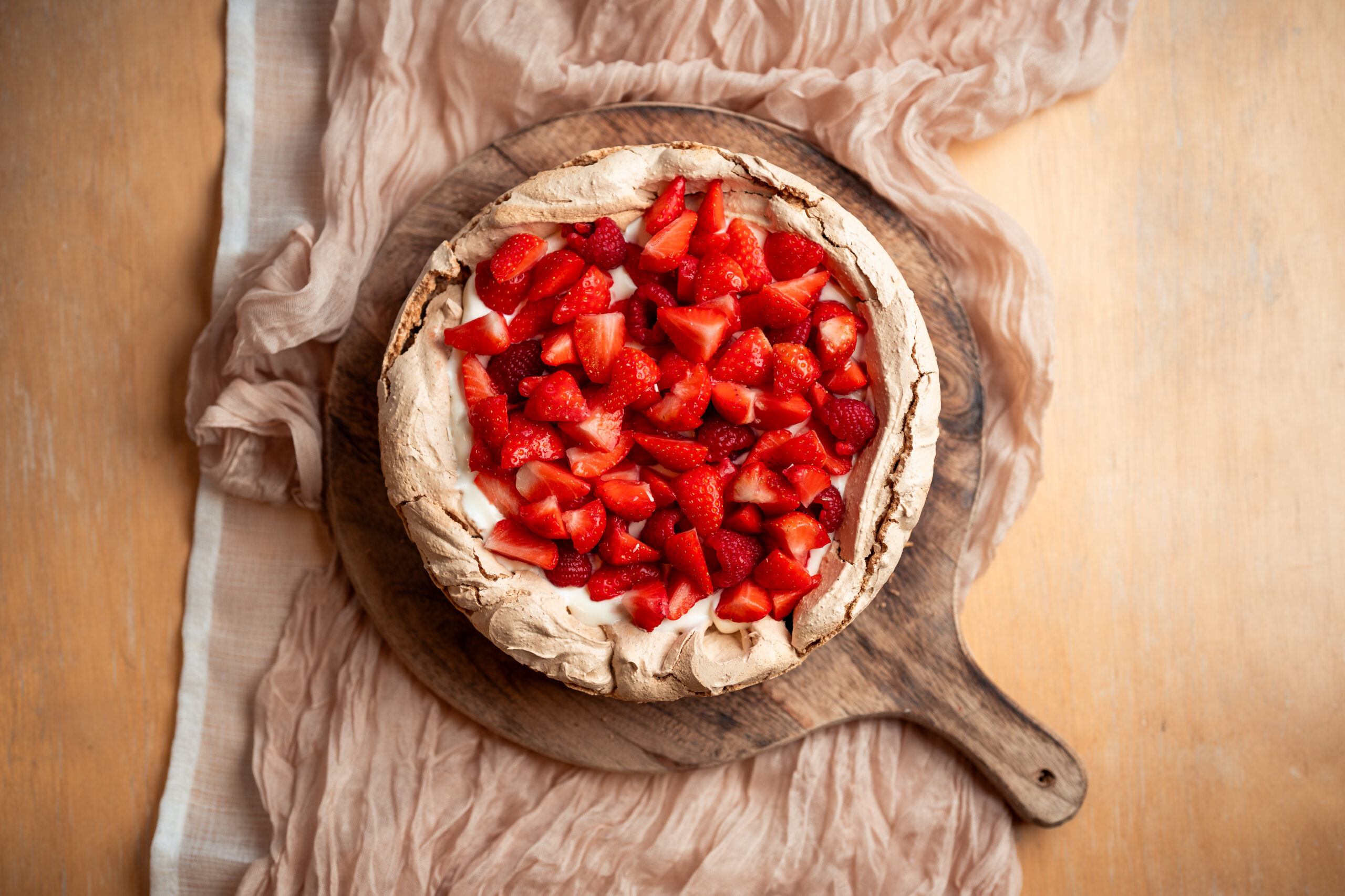 mansikkainen marenkikakku