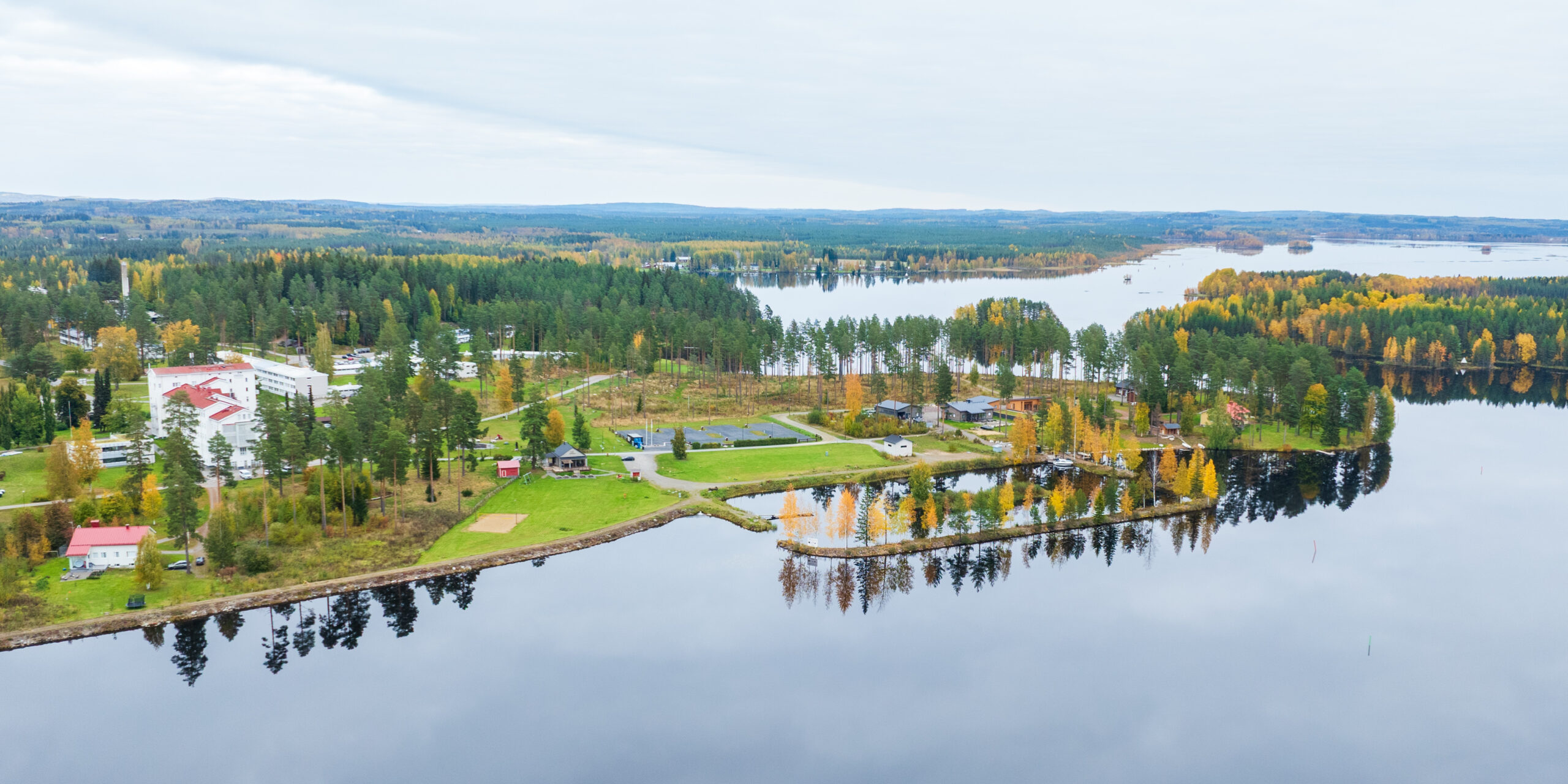 Paiholan aluetta joelta päin